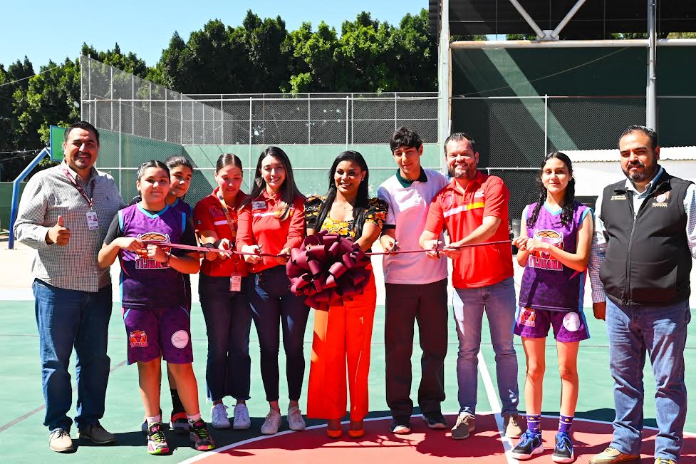 Alcaldesa Montserrat Caballero Reinaugura Cancha Rehabilitada En Unidad