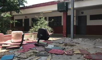 Escuela vandalizada