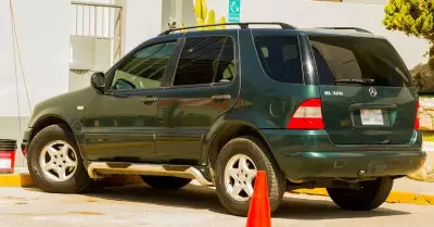 Carro con vidrios polarizados