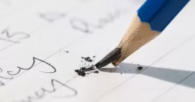 Punta de l�piz rompi�ndose
