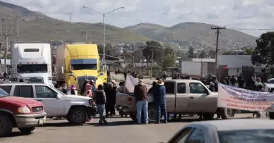 Bloqueos de vialidades principales como la carretera libre Tijuana-Tecate