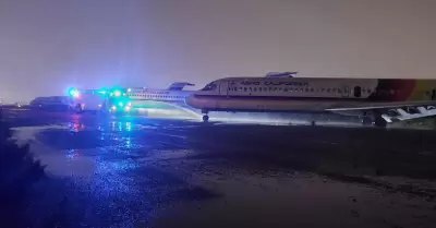 Avi�n simulacro lluvia noche