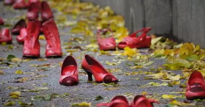 Zapatos rojos en representacin de feminicidios