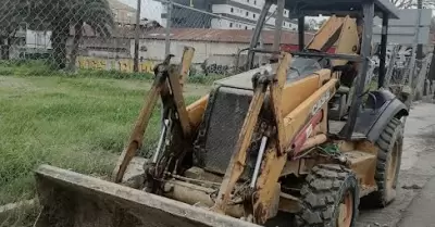 Excavadora con la que invadieron predios