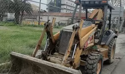 Excavadora con la que invadieron predios