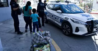 Madre e hijo de origen guatemalteco