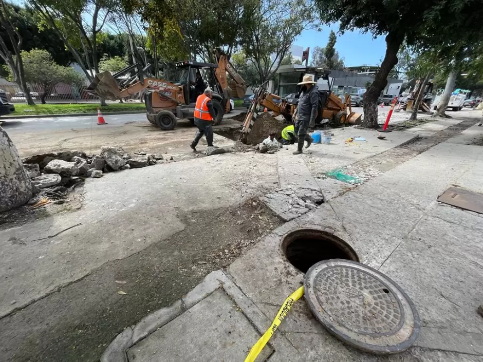 Reparacin de un tramo colapsado del Colector Oriente