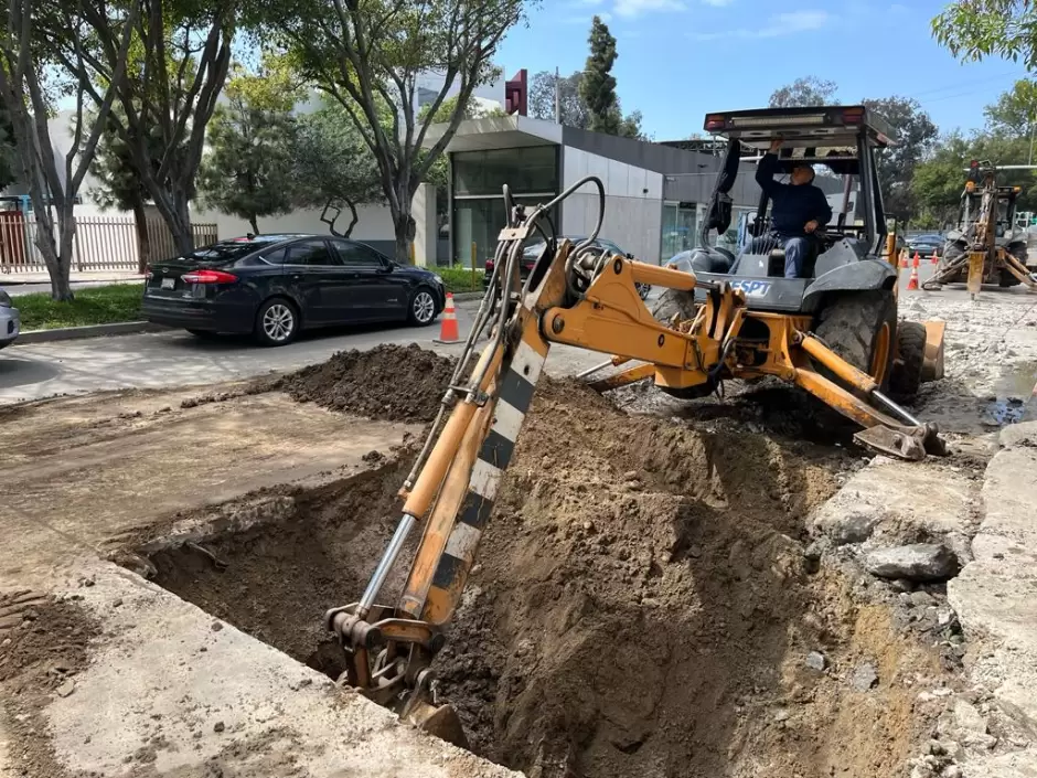 Reparacin de un tramo colapsado del Colector Oriente