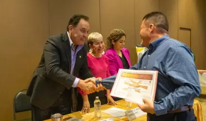 Secretario de Salud BC Adri�n Amarillas