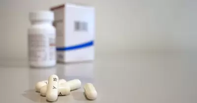 Cinco Pastillas De Medicacin Alargadas