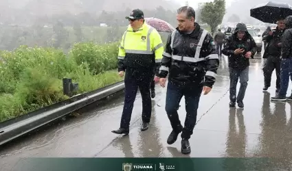 Deslave sobre carretera a Playas