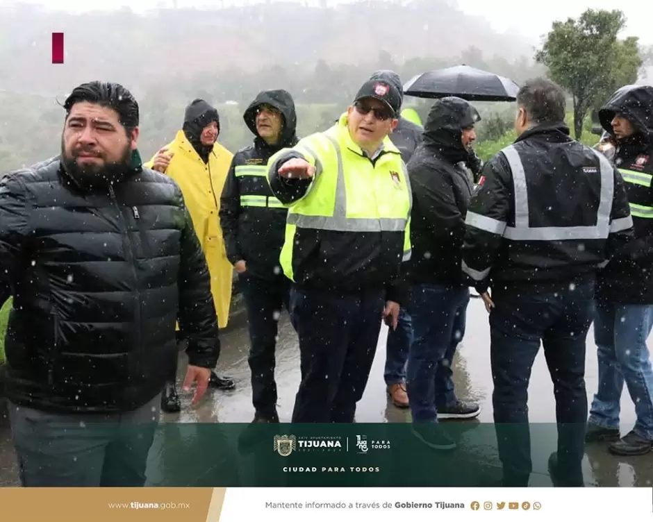 Deslave sobre carretera a Playas