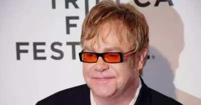 Elton John es el nico artista en mantener una cancin dentro del Billboard Hot 