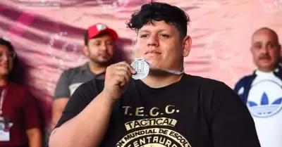 Axel Garc�a plata en los juegos nacionales en Michoac�n
