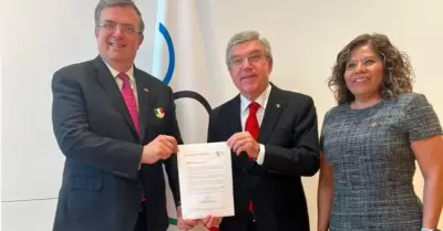 El canciller Marcelo Ebrard y la presidenta del Comit� Ol�mpico Mexicano, Mar�a 