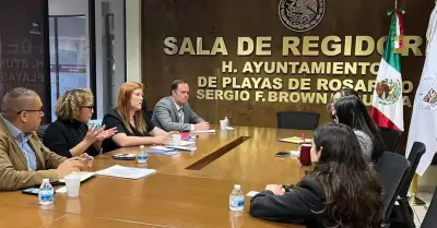 Gobierno de Rosarito con autoridades del consulado de Estado Unidos