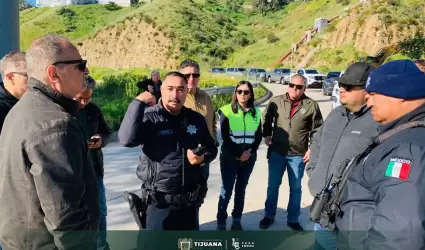 Desvo de carriles y contra flujo en la carretera hacia Playas de Tijuana