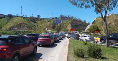 Trafico en el acceso de Playas de Tijuana