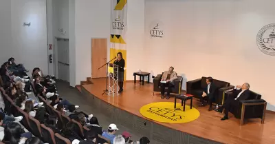 Universitarios de CETYS dialogan con el Lic. Ildefonso Guajardo