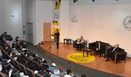 Universitarios de CETYS dialogan con el Lic. Ildefonso Guajardo