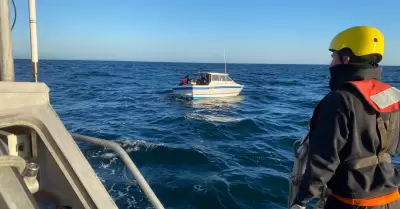 Embarcaci�n a la deriva de Isla Coronado,