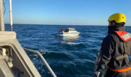 Embarcaci�n a la deriva de Isla Coronado,