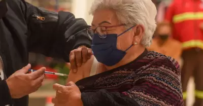 Aplicacin de dosis de refuerzo contra el covid-19