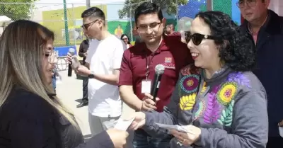 Entrega Araceli Brown becas a estudiantes