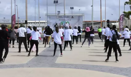 Participan ms de 100 personas en clase fitness en TJ