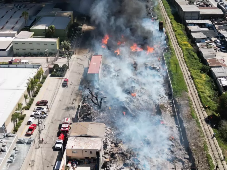 Incendio bodega industrial de Tijuana