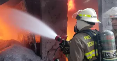 El incendio se inici por una veladora que se qued encendida cerca de un mueble