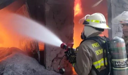 El incendio se inici por una veladora que se qued encendida cerca de un mueble