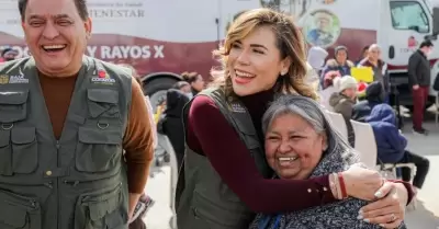 Marina del Pilar con el Secretario de Salud Adrin Amarillas