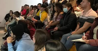 Alumnado en clases de ingl�s gratuita