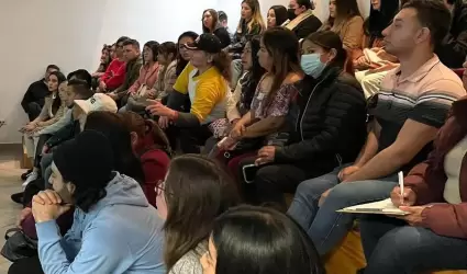 Alumnado en clases de ingls gratuita