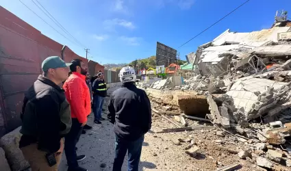 Limpieza del colapso para reapertura del bulevar Cuauhtmoc Sur