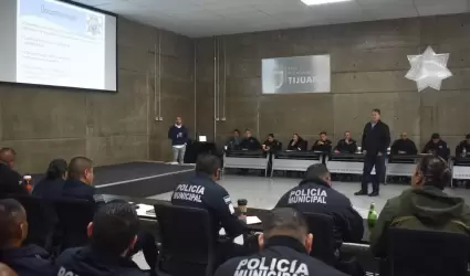 Capacitan a Policas de Tijuana