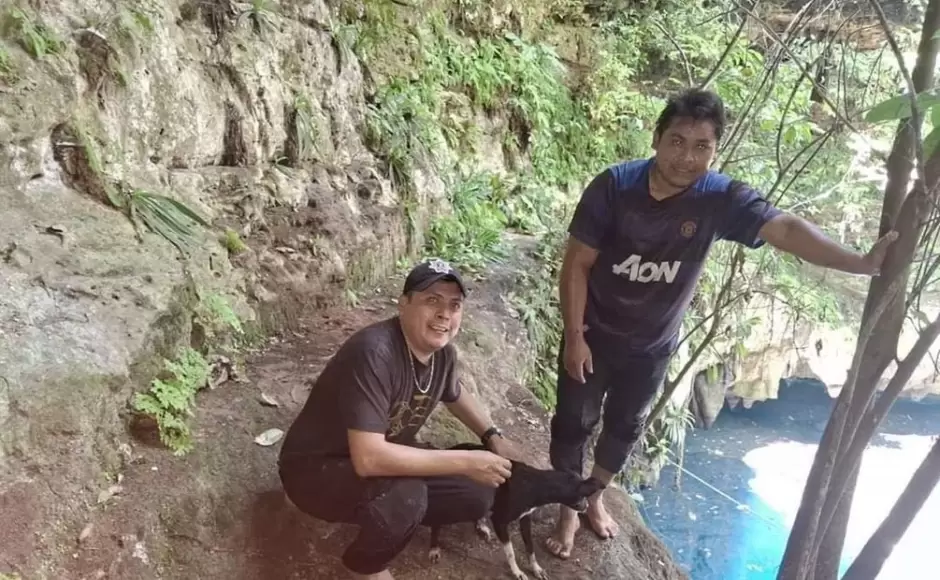 Rescatan a perro que cay en cenote