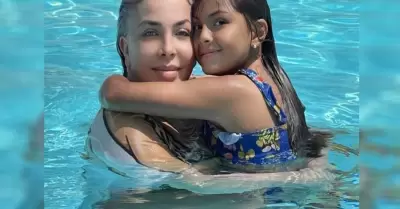 Vernica Castro junto a su nieta Rafaela