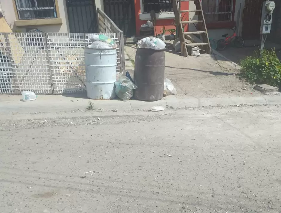 Reclaman que es constante que no recolecten basura en privadas de Villas del lamo