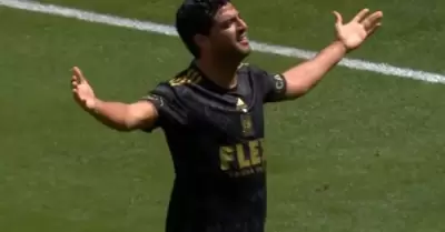 Carlos Vela anot ante el LA Galaxy