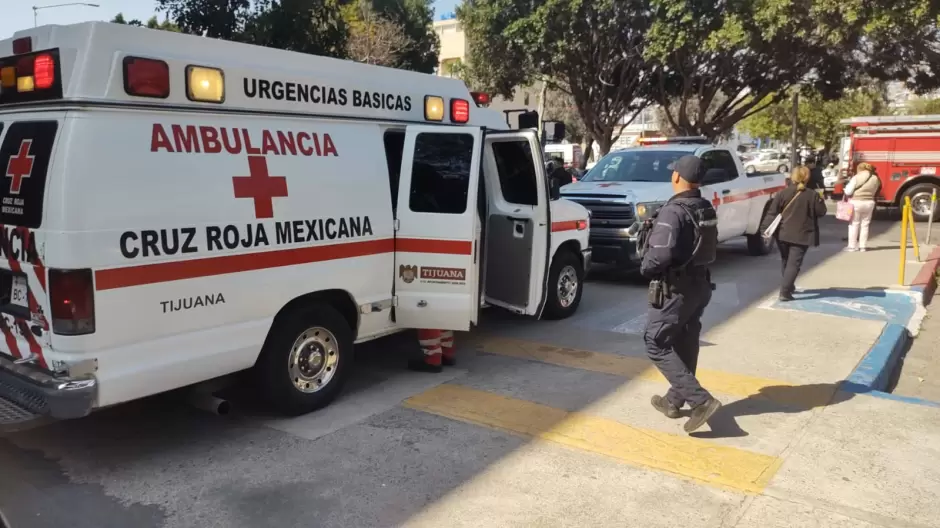 Hombre salta desde el tercer piso de Palacio