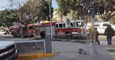 Hombre salta desde el tercer piso de Palacio