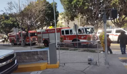 Hombre salta desde el tercer piso de Palacio