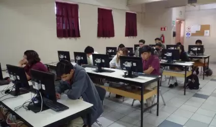 13 alumnas y alumnos destacados de los planteles