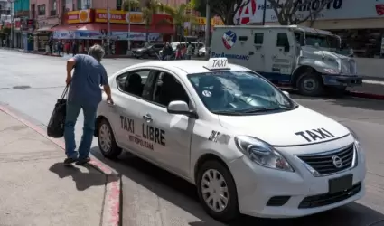 Dilogo con grupo de taxis libres