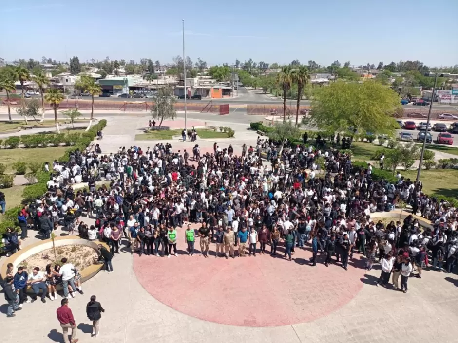 Estudiantes de Cobach BC en simulacro