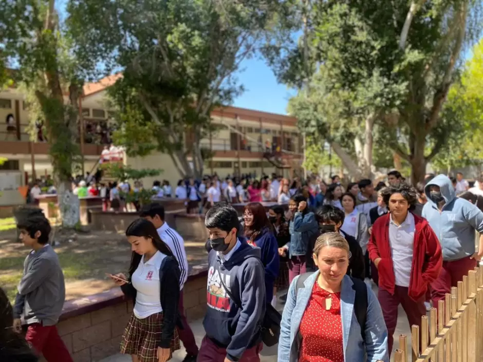 Estudiantes de Cobach BC en simulacro