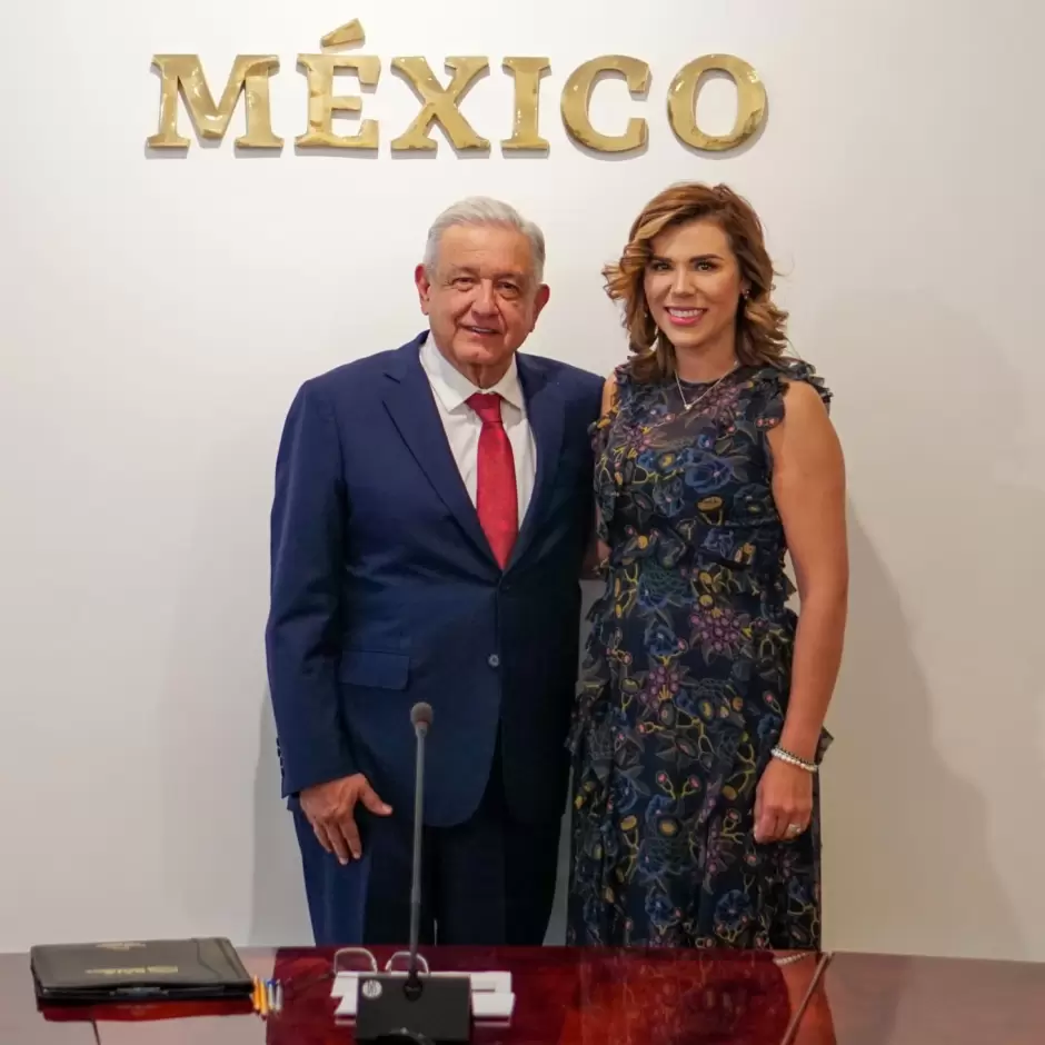 AMLO y Marina del Pilar
