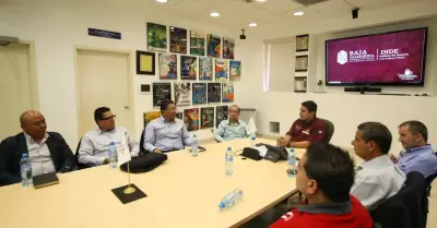 Sumarn esfuerzos de educadores fsicos